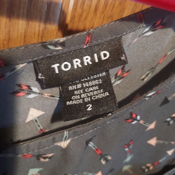 Womans Torrid blouse size 2 - Picture 6 of 7